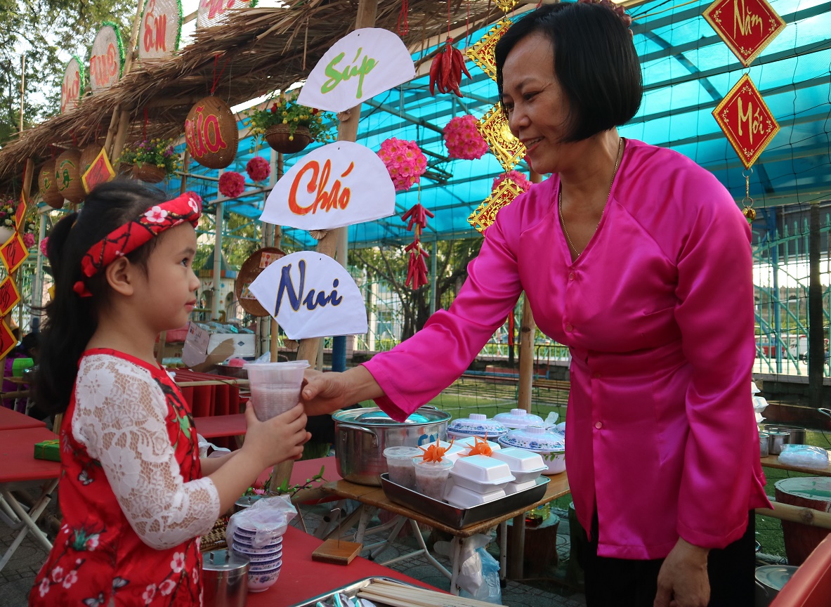 Trường Mầm non 3-2 tổ chức lễ hội ẩm thực Xuân 2018