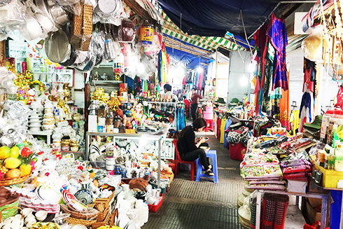 Di dời tiểu thương vào chợ Đầm mới: Tạm dừng đến sau Tết