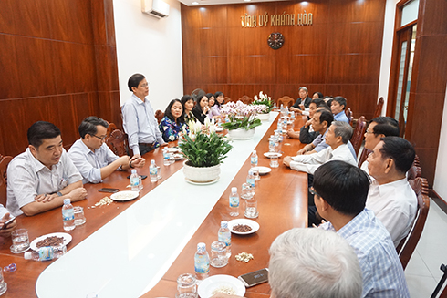 Gặp mặt nguyên lãnh đạo và cán bộ, công chức Văn phòng Tỉnh ủy Khánh Hòa