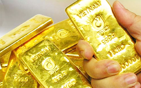 Áp lực lớn, vàng vẫn treo cao trên đỉnh