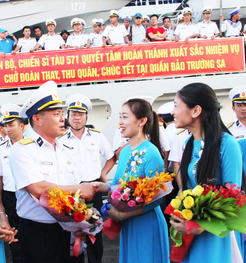 Mang xuân ra Trường Sa