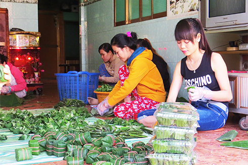 Cơ sở sản xuất nem ở phường Ninh Hiệp.