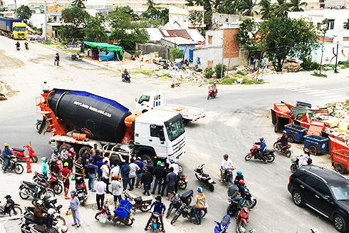 Một vụ tai nạn tại ngã tư đường số 4 và đường Cao Bá Quát.