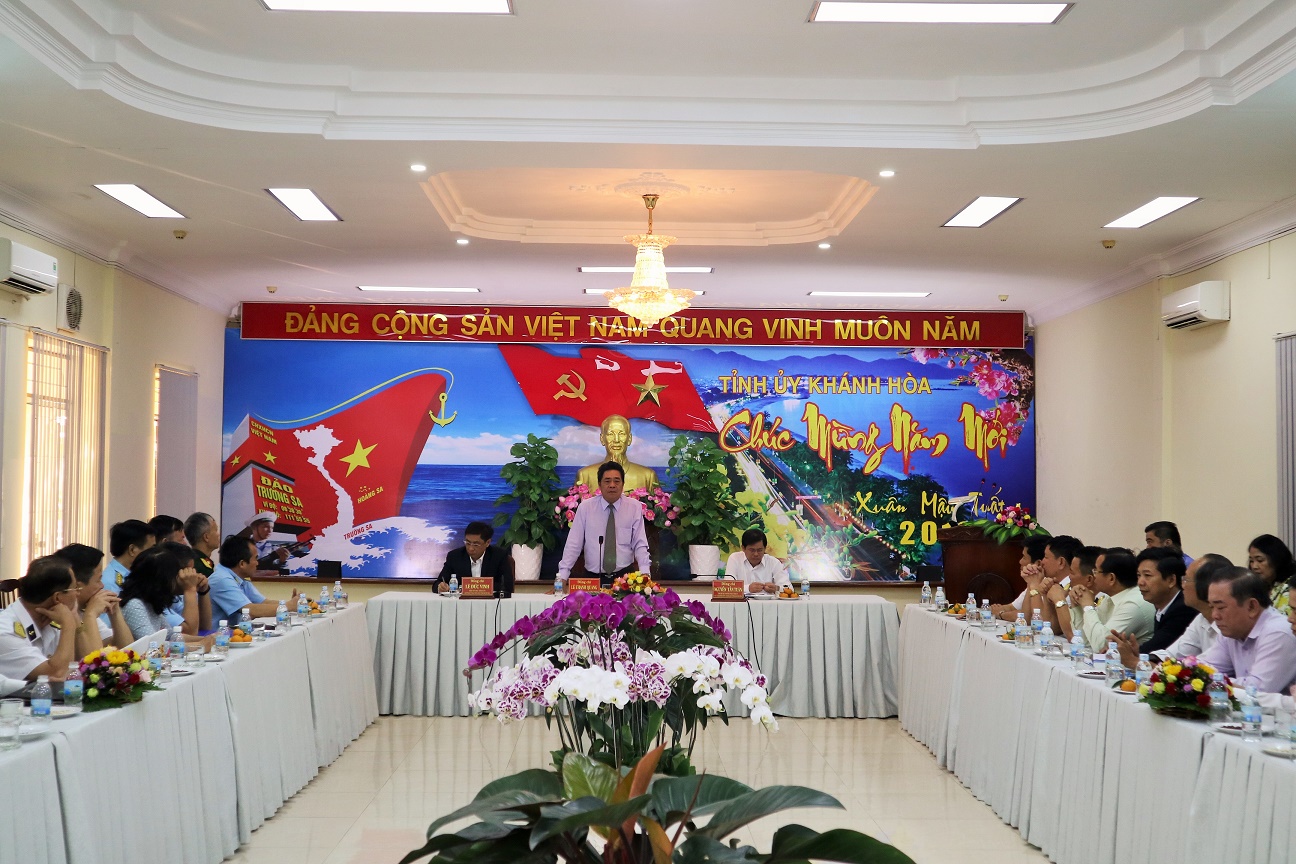 Thường trực Tỉnh ủy chúc Tết các đơn vị quân đội, trường học