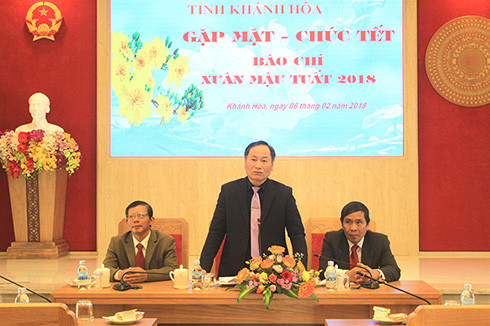 Đồng chí Nguyễn Đắc Tài phát biểu tại buổi gặp mặt.