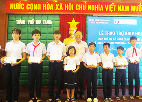 Một chương trình trợ giúp học bổng cho trẻ em nghèo trên địa bàn TP. Nha Trang.
