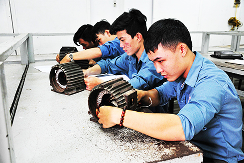 Sinh viên Trường Cao đẳng Kỹ thuật công nghệ Nha Trang trong giờ học.