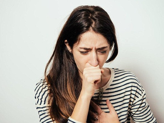 Vì sao cơn ho thường nặng hơn vào ban đêm?