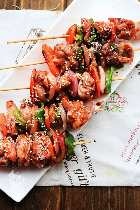 Thịt gà xá xíu nướng xiên que