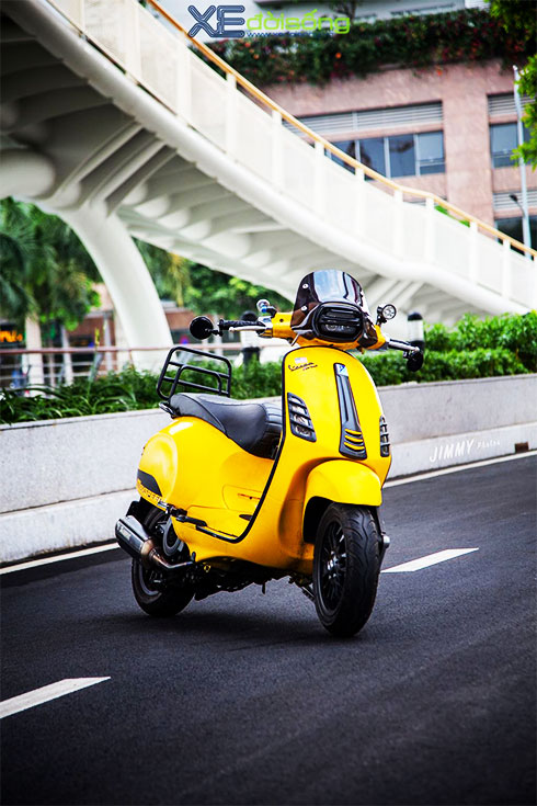 Vespa Sprint độ vàng rực rỡ đón chào Xuân Mậu Tuất
