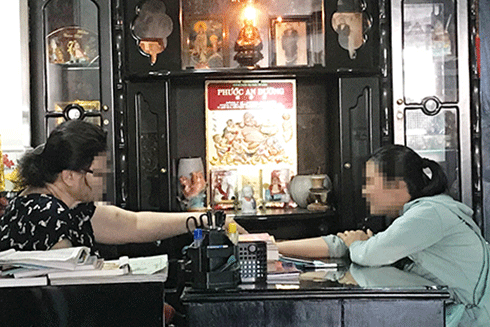 Đầu năm, rộ chuyện bói toán