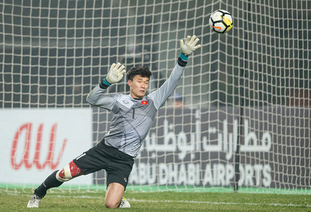 Bùi Tiến Dũng lọt Top 3 thủ môn yêu thích nhất Đông Nam Á