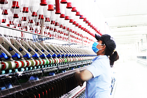 Dàn máy dệt hiện đại của Công ty Cổ phần Dệt may Nha Trang.