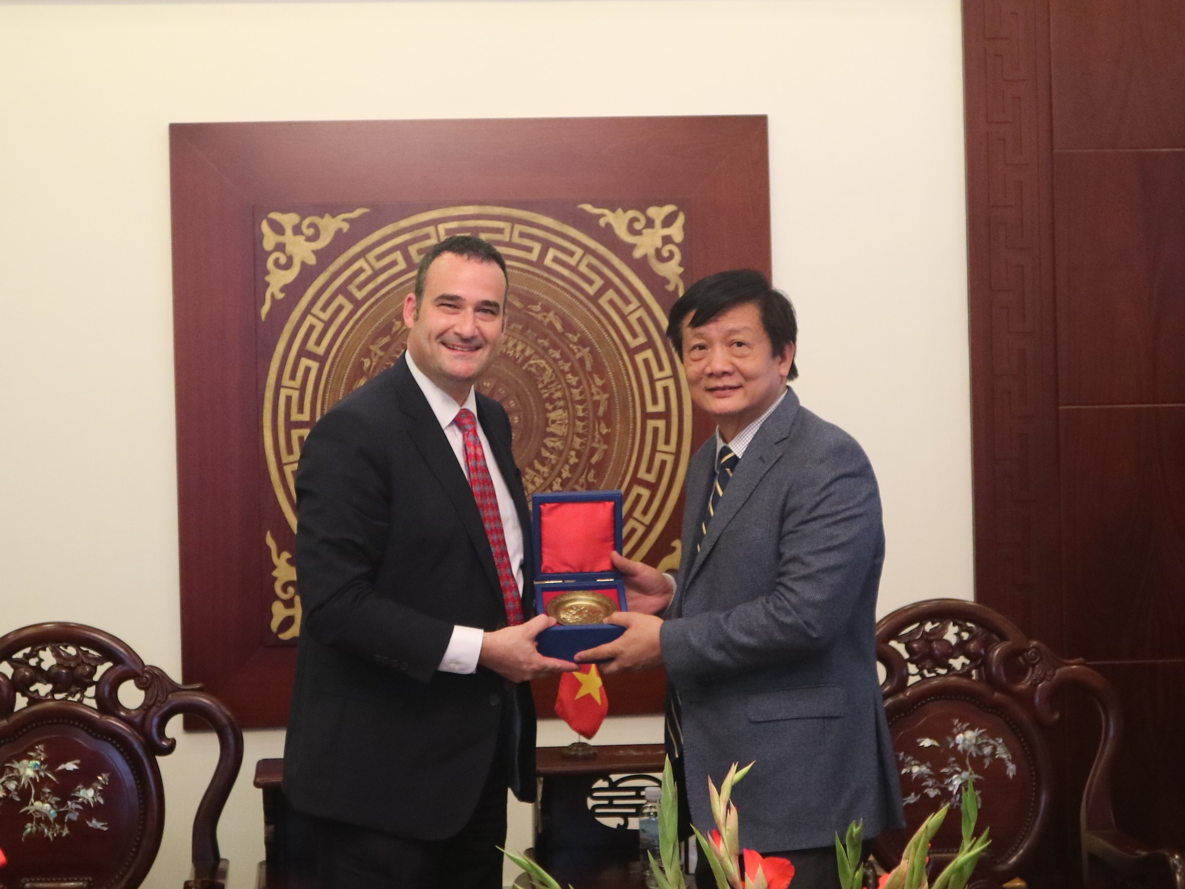 Lãnh đạo tỉnh Khánh Hòa tiếp Tổng Lãnh sự Canada