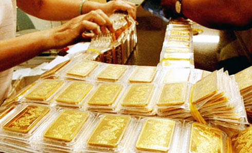 Thế giới tăng vọt, trong nước giảm nhanh