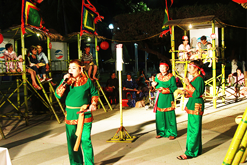 Ngày xuân xem hội bài chòi