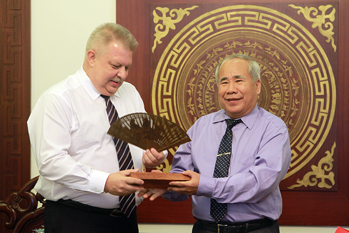 Lãnh đạo tỉnh Khánh Hòa tiếp Tổng Lãnh sự Nga