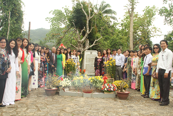 … teachers at two schools named after of Dr. Alexandre Yersin in Nha Trang and Cam Lam attend ceremony
