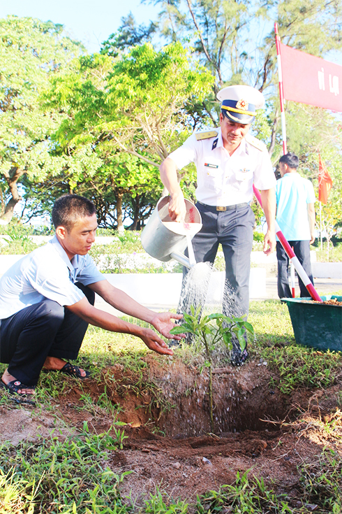 Giữ sắc xanh cho Trường Sa