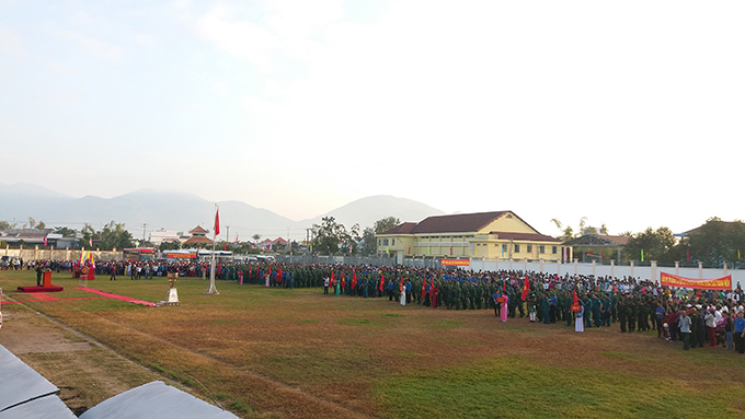 Quang cảnh lễ giao nhận quân tại Diên Khánh