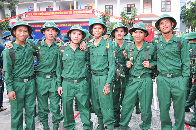 Các chiến sĩ trẻ xã Suối Tân sẵn sàng lên đường nhập ngũ