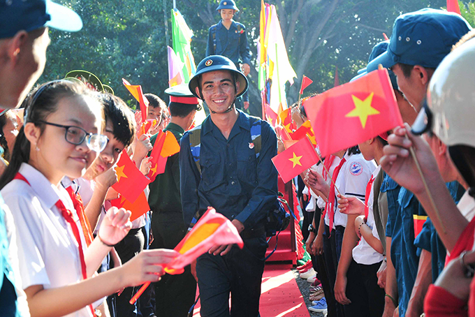 Thanh niên Cam Lâm lên đường thực hiện nghĩa vụ