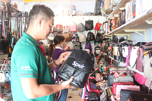 Trầm lắng thị trường quà tặng 8-3