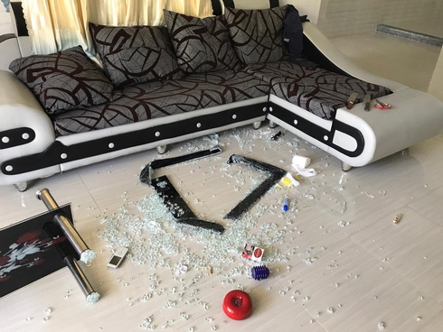 Thanh niên ngáo đá cầm dao đuổi chém hàng xóm