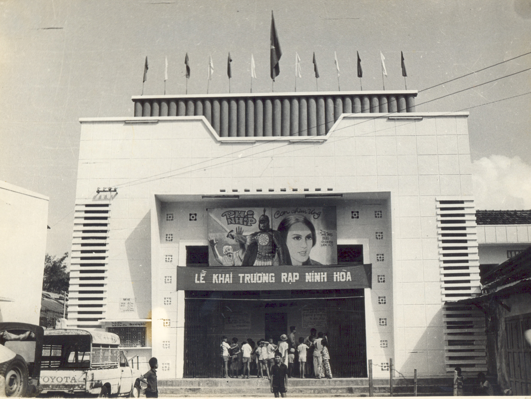 Rạp chiếu phim Ninh Hòa được xây mới để phục vụ người dân.