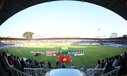 Sân Pleiku chật kín khán giả khi Hoàng Anh Gia Lai tiếp Bình Dương.