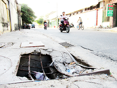 Hố ga vỡ nắp nguy hiểm