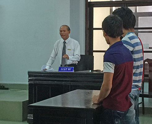 Đi chém người, anh em cùng vào tù