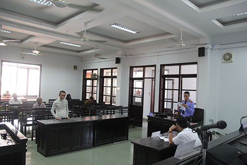 Ngáo đá, đập phá ô tô