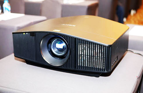 Máy chiếu laser 4K giá hơn 500 triệu đồng của Sony