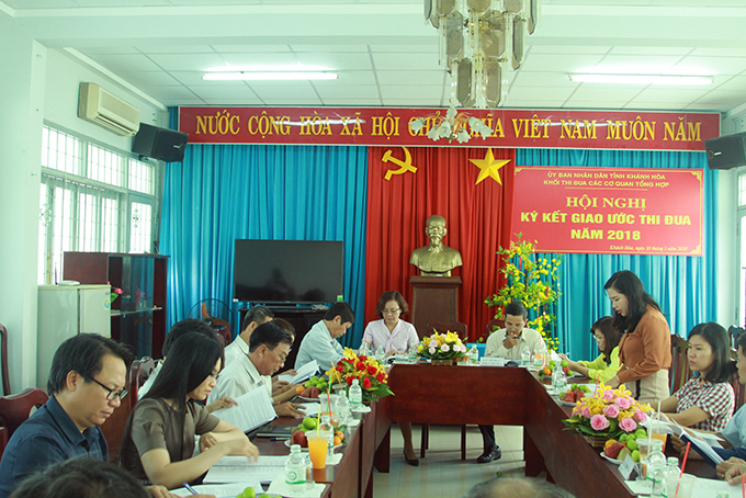 Ký kết giao ước thi đua