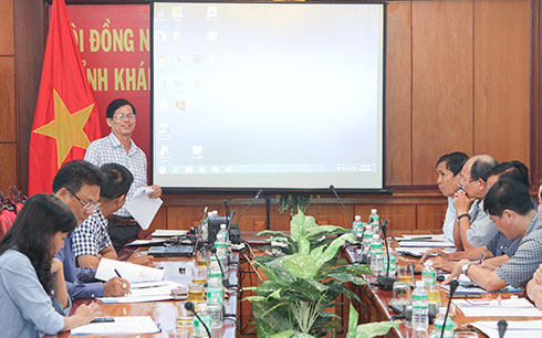 Đồng chí Nguyễn Tấn Tuân chỉ đạo cuộc họp.