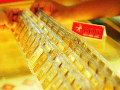 Căng thẳng lên cao, vàng giữ giá đắt