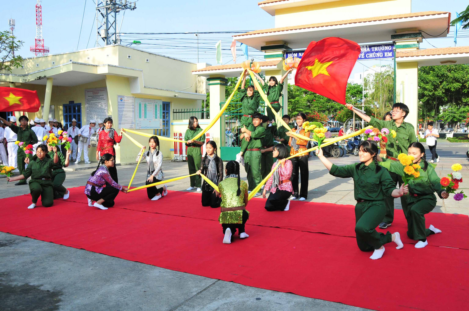 Tiết mục văn nghệ kỷ niệm Ngày thành lập Đoàn tại ngày hội