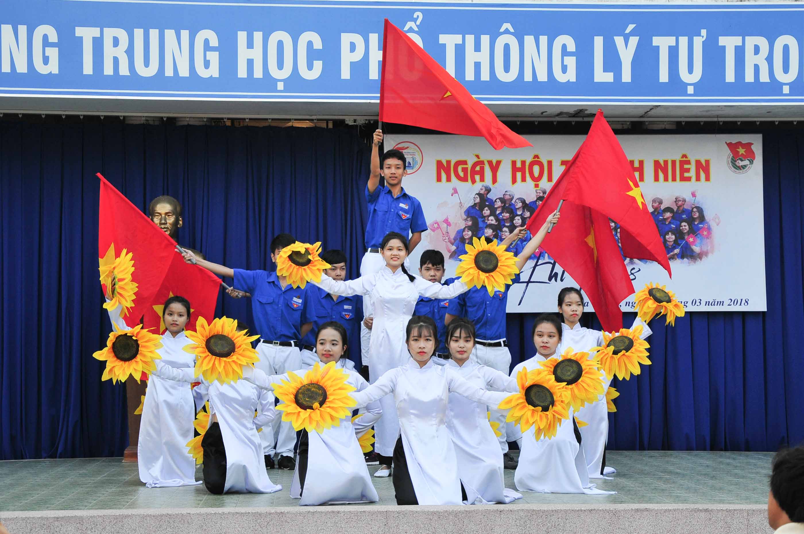 Trường THPT Lý Tự Trọng: Gần 2.000 học sinh tham gia Ngày hội thanh niên