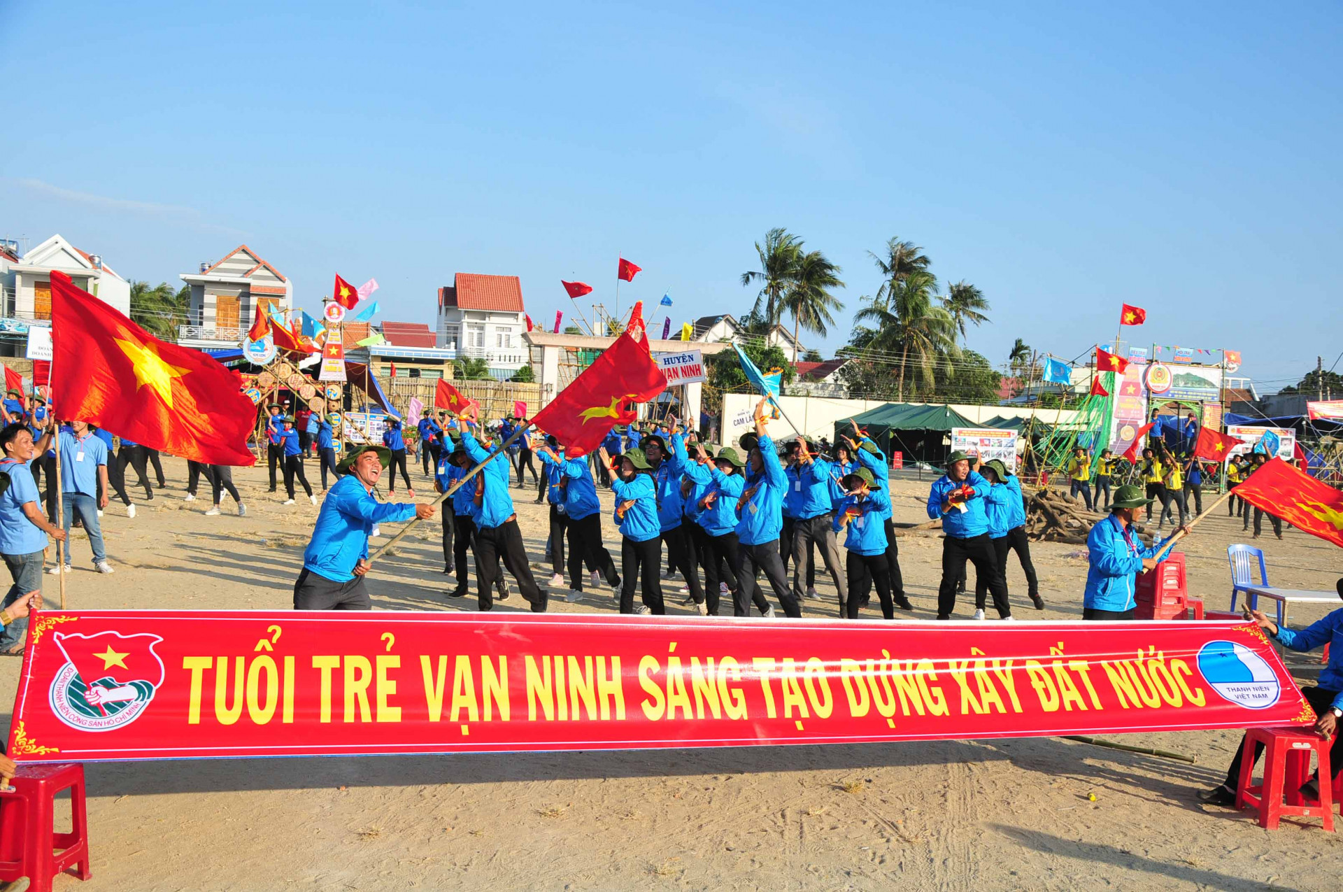 Huyện đoàn Vạn Ninh với khẩu hiệuhiệu  &quot;Tuổi trẻ Vạn Ninh sáng tạo xây dựng đất nước &quot;