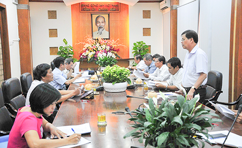 Ông Nguyễn Tấn Tuân chỉ đạo tại buổi làm việc.