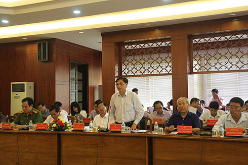 Ông Lê Đức Vinh trình bày tại buổi làm việc.