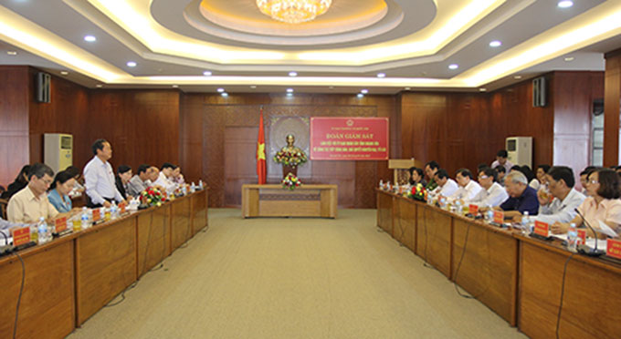 Quang cảnh buổi làm việc. 