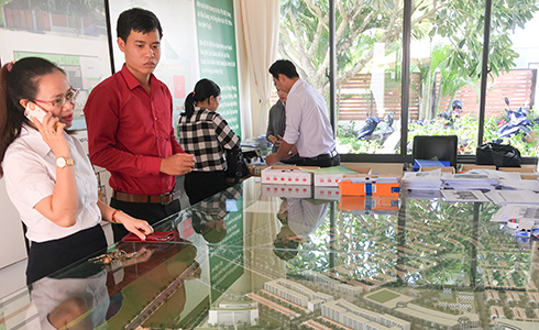 Khách hàng quan tâm đến chuyển nhượng trong Khu đô thị Mỹ Gia.