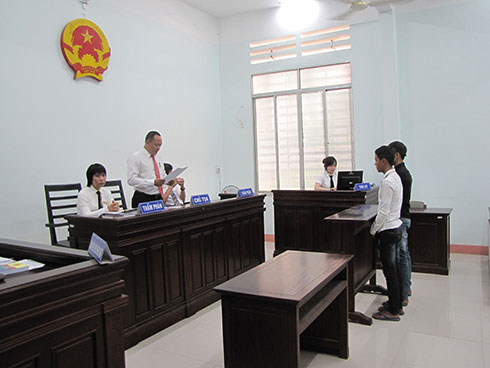 Đánh người vì tội… dám nhìn!