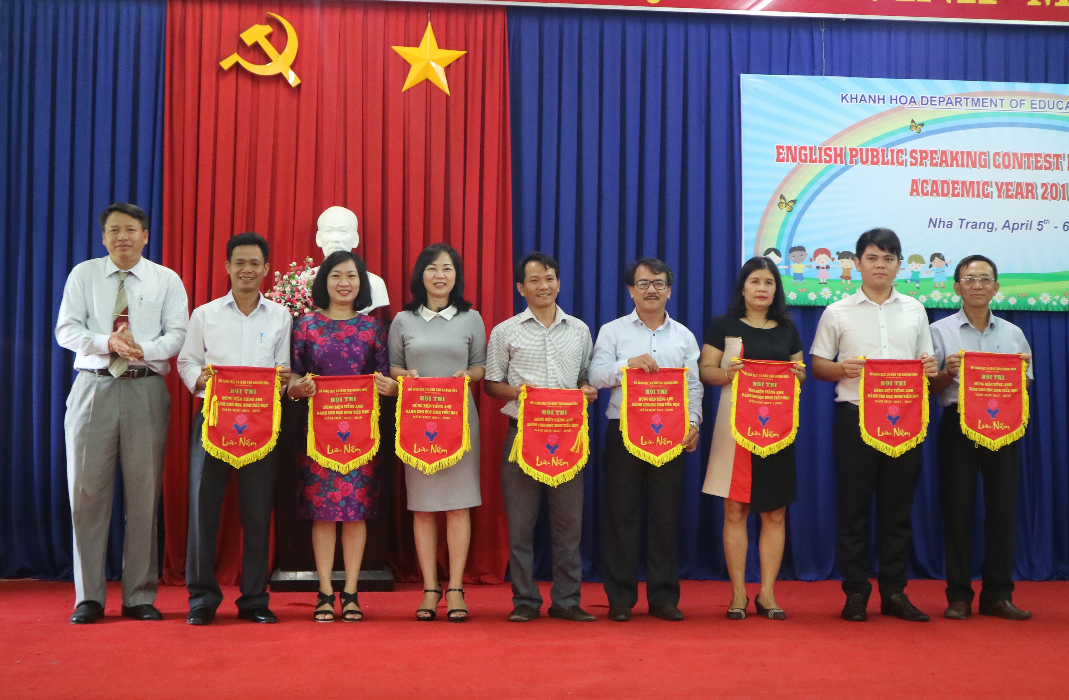 70 học sinh tiểu học thi hùng biện tiếng Anh