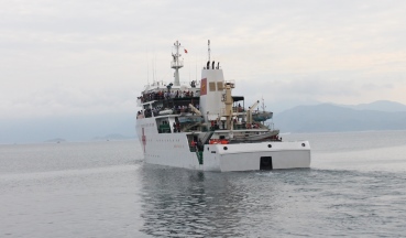 Tàu Khánh Hòa - 01 chở đoàn công tác ra Trường Sa.