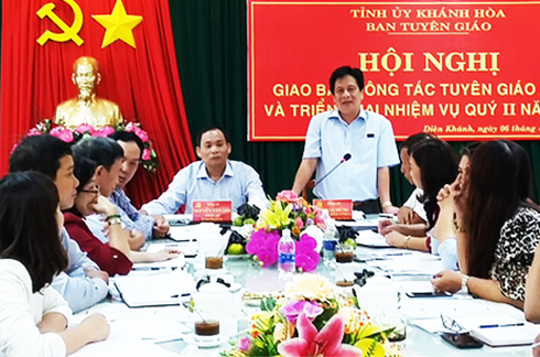 Đồng chí Hồ Văn Mừng phát biểu chỉ đạo.