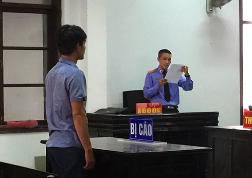 Bị bắt sau khi mua ma túy