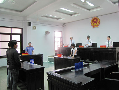 Đi đòi nợ lại thành đánh lộn